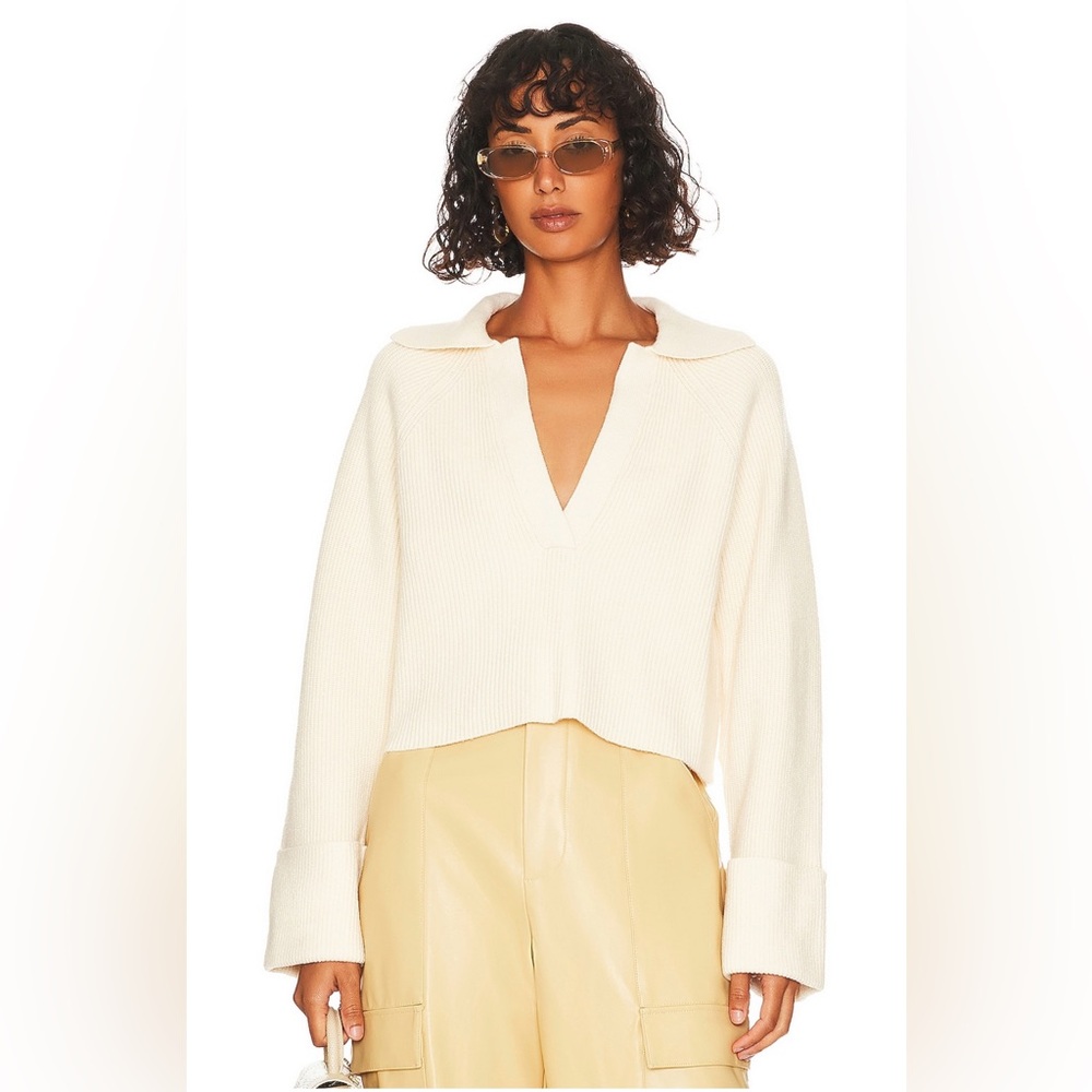 L’Acadamie Harvey Pull Over in Ivory